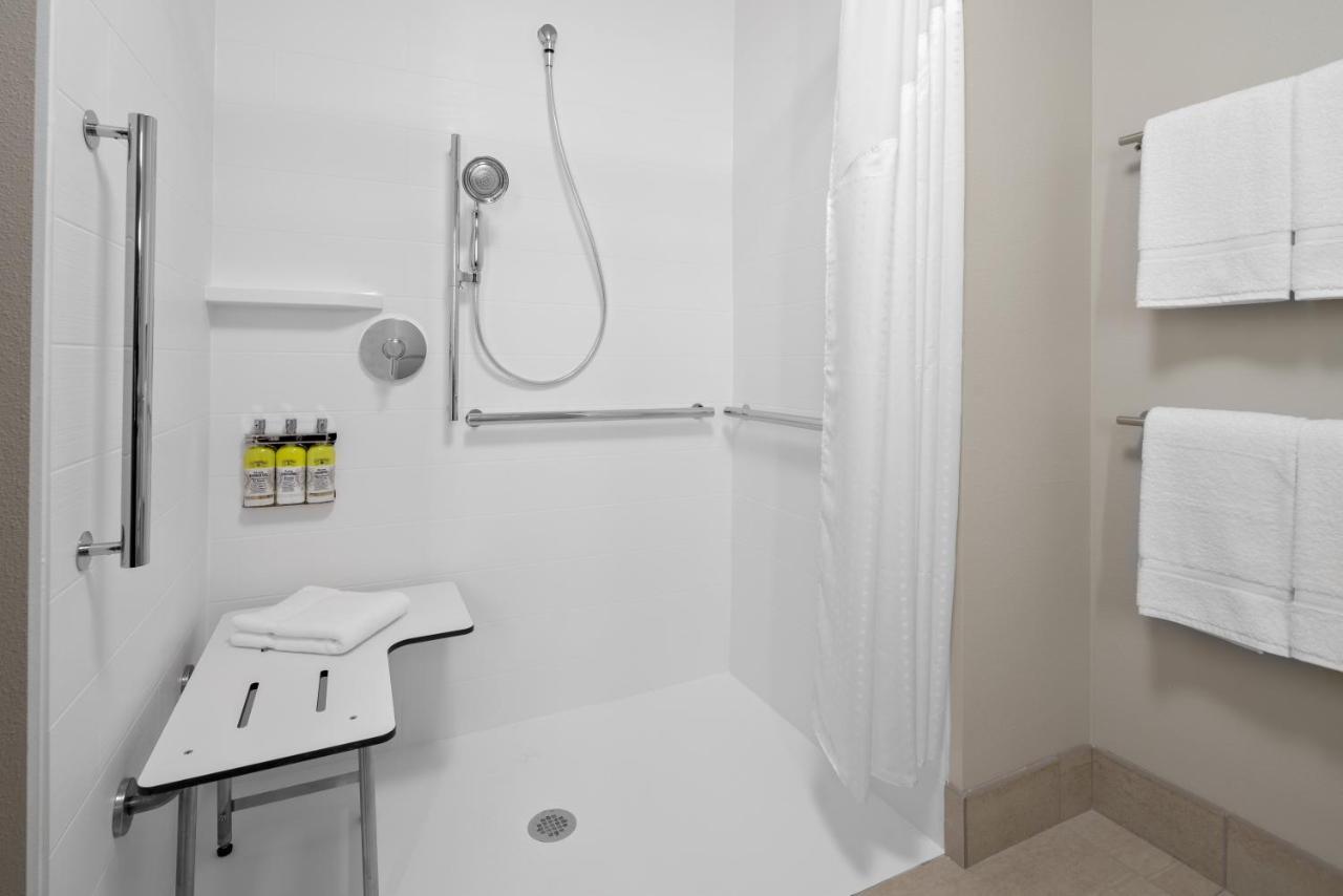 Holiday Inn Express & Suites - Elkhorn - Lake Geneva Area By Ihg Dış mekan fotoğraf