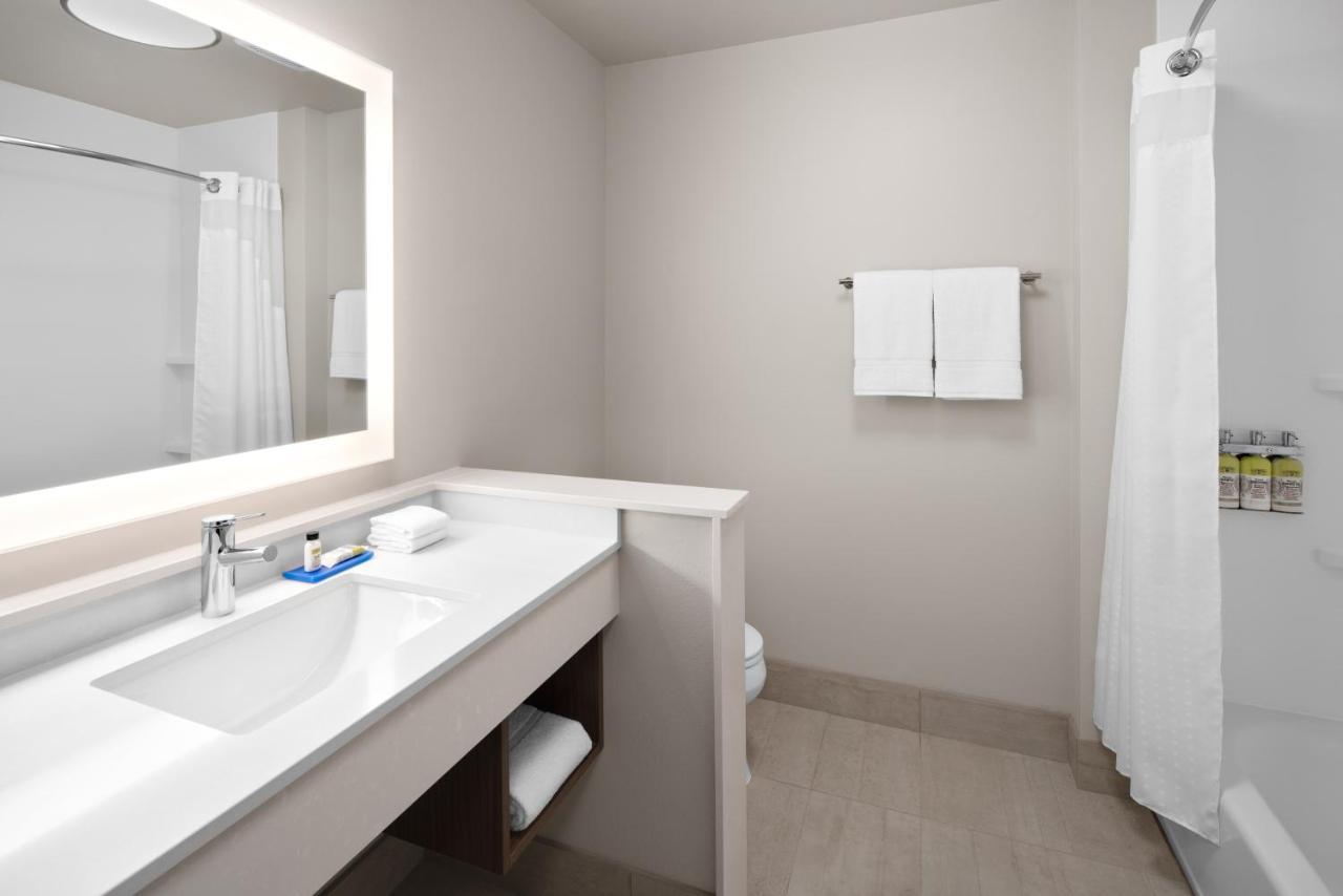 Holiday Inn Express & Suites - Elkhorn - Lake Geneva Area By Ihg Dış mekan fotoğraf