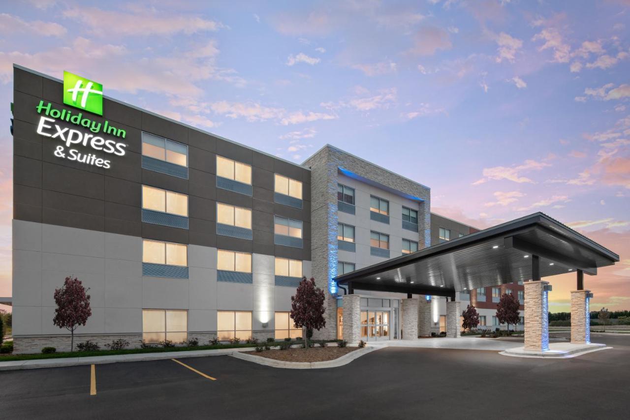 Holiday Inn Express & Suites - Elkhorn - Lake Geneva Area By Ihg Dış mekan fotoğraf